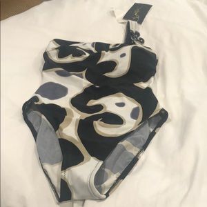 Gottex NWT size 6 one piece one shoulder swimsuit